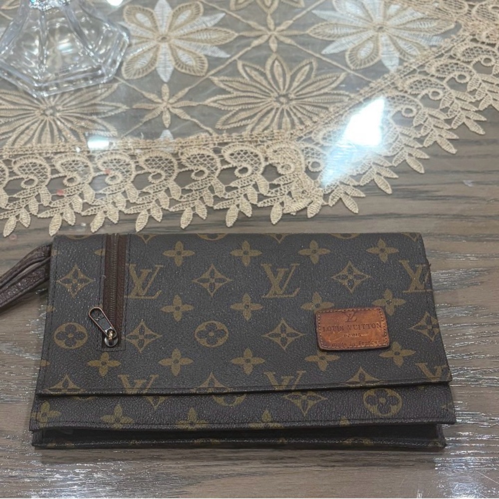 Louis Vuitton Brown Monogram Clutch - Picture 5 of 5